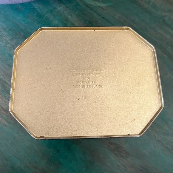 Vintage Floral Tin | Made in England | 5-1/2” W, 3-3/4” T, 4” D - Picture 7 of 9